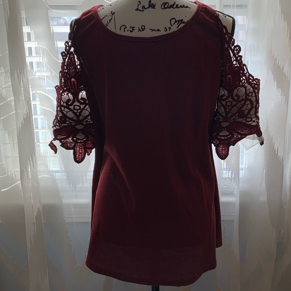 🎉🎉NWOT🎉🎉 Burgundy Blouse Soft Medium-weight Thermal material Loose Fitting😊 - Picture 3 of 9